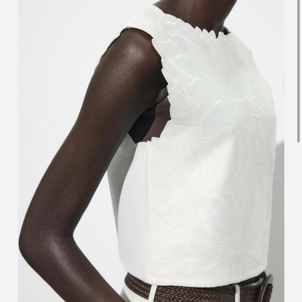 Zara embroidered interlock white top size small